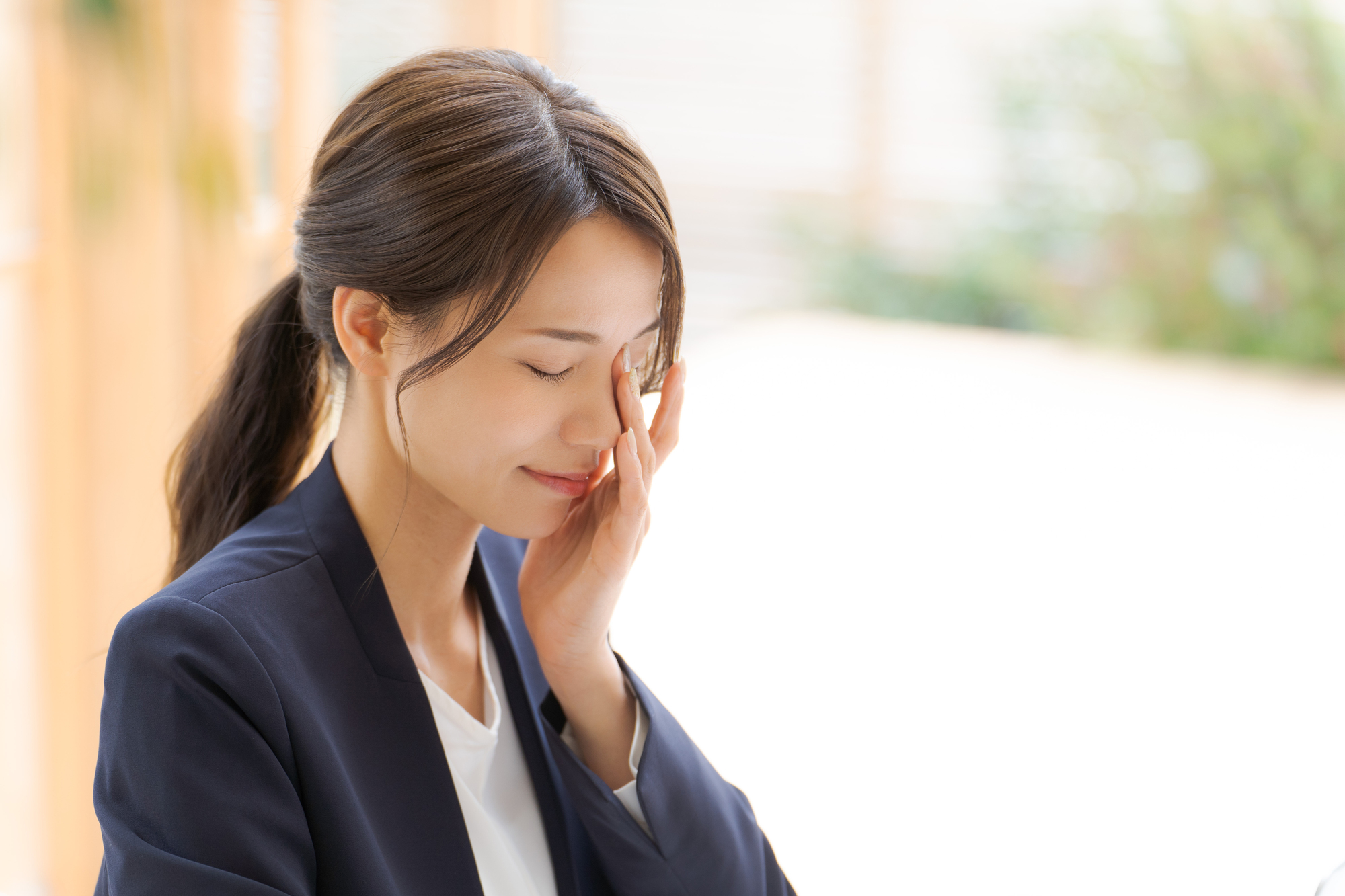 【目が乾く・充血・しみる・まぶしい】冬の乾燥で悪化するドライアイとは？